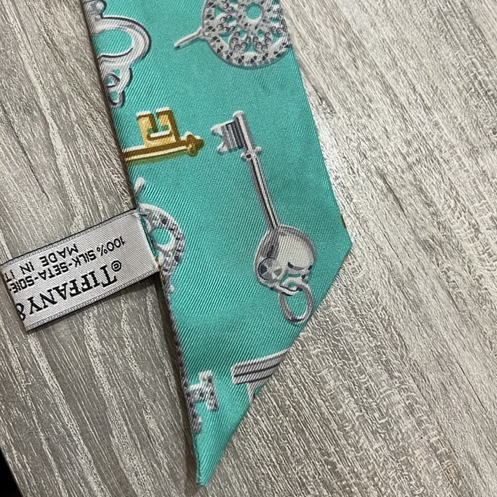 Tiffany Scarf - Picture 5 of 7